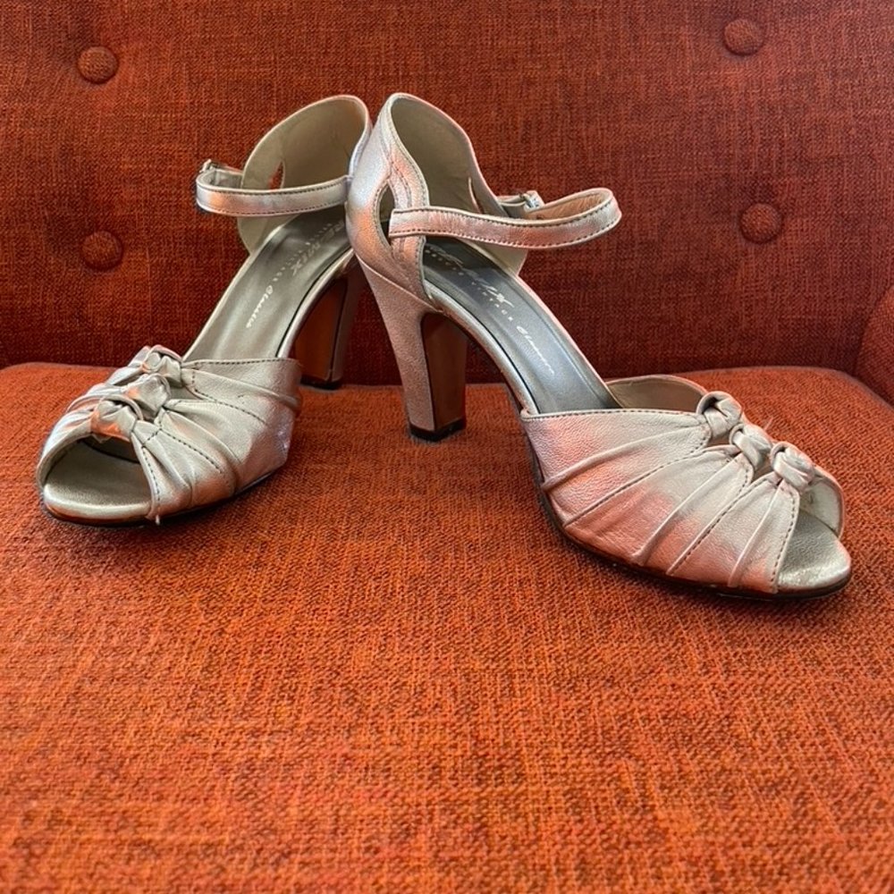 Re-mix Retro 1920s Silver Pumps "Ritz" - Size 6.5 - Picture 3 of 8